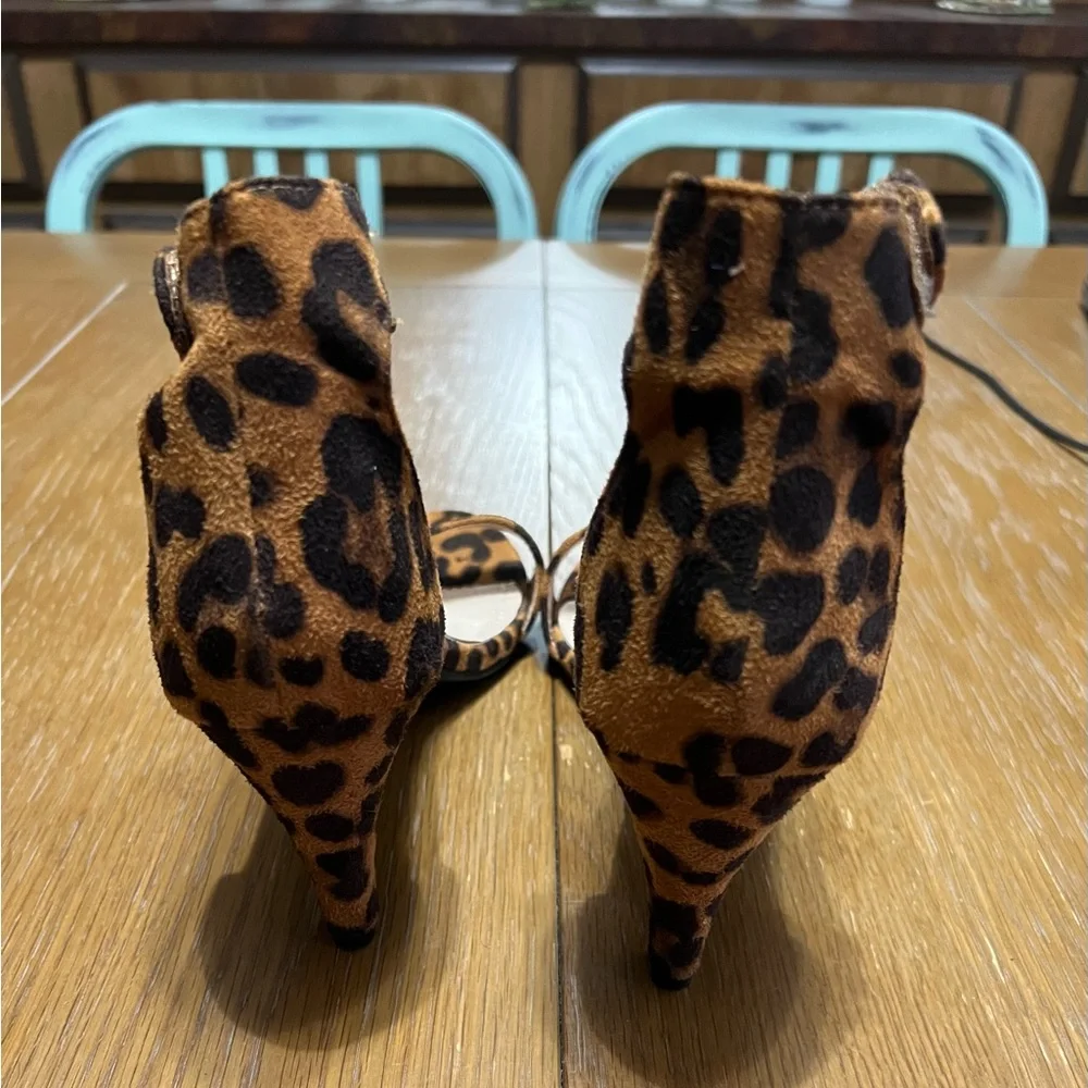 Bella Marie Leopard Print Women's Sandals - Picture 4 of 5